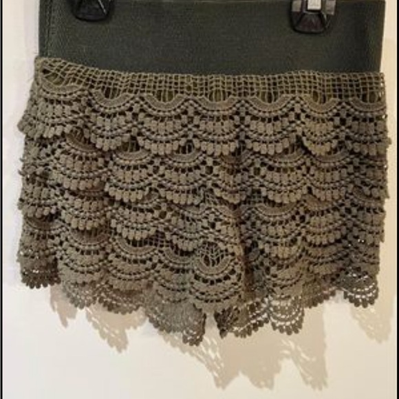Green lace skort - Picture 1 of 2